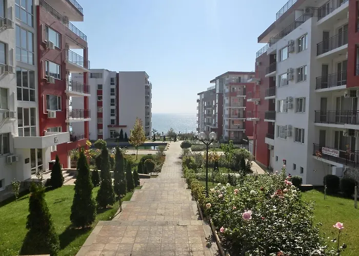 Panorama On Complex With Pools And Beach, Апартаменты